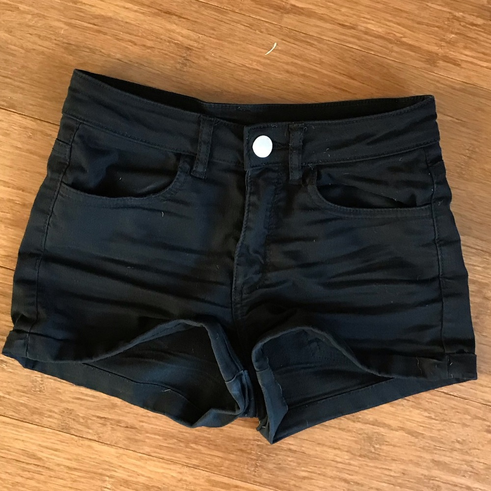 DIVIDED Women’s Size 2 Black Denim Shorts
